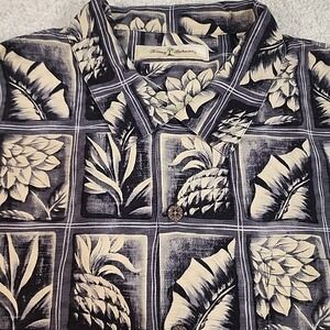 Tommy Bahama Shirt Mens Sz XL Silk Black Floral Hawaiian Camp Aloha Relax